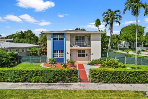 Villa ou maison à louer à Miami, Floride: 3 chambres, 139.35 m2 № 1945812 - photo 2