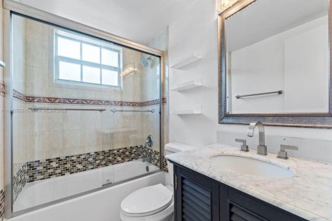 Villa ou maison à louer à Miami, Floride: 3 chambres, 139.35 m2 № 1945812 - photo 15