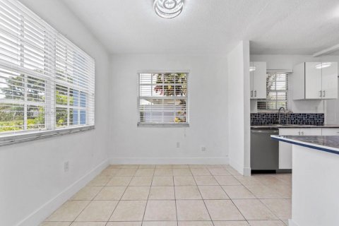 Villa ou maison à louer à Miami, Floride: 3 chambres, 139.35 m2 № 1945812 - photo 6