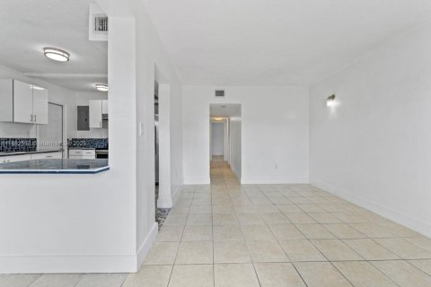 Villa ou maison à louer à Miami, Floride: 3 chambres, 139.35 m2 № 1945812 - photo 5