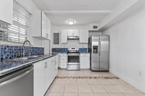 Villa ou maison à louer à Miami, Floride: 3 chambres, 139.35 m2 № 1945812 - photo 8