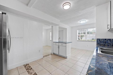 Villa ou maison à louer à Miami, Floride: 3 chambres, 139.35 m2 № 1945812 - photo 11