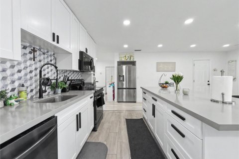 Купить виллу или дом в Майами, Флорида 5 спален, 148.09м2, № 2154546 - фото 11