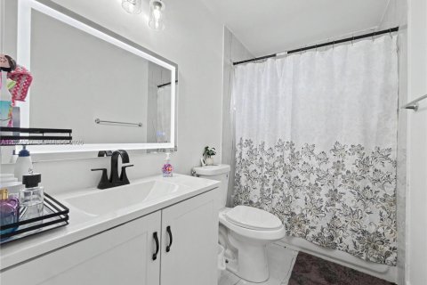 Купить виллу или дом в Майами, Флорида 5 спален, 148.09м2, № 2154546 - фото 23
