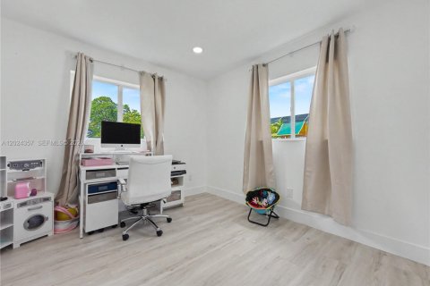 Купить виллу или дом в Майами, Флорида 5 спален, 148.09м2, № 2154546 - фото 26