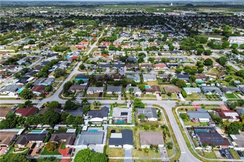 Купить виллу или дом в Майами, Флорида 5 спален, 148.09м2, № 2154546 - фото 7