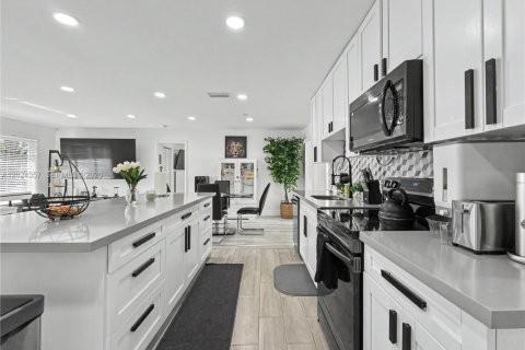 Купить виллу или дом в Майами, Флорида 5 спален, 148.09м2, № 2154546 - фото 10