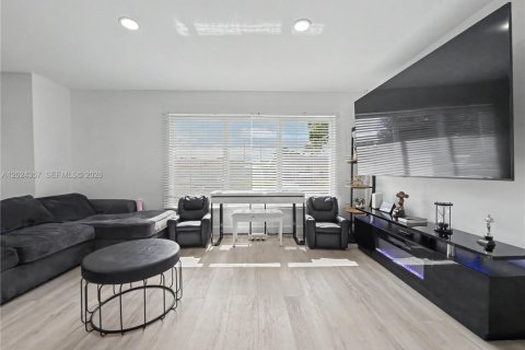 Купить виллу или дом в Майами, Флорида 5 спален, 148.09м2, № 2154546 - фото 15