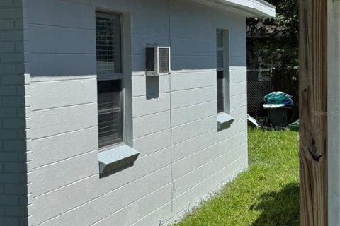House in Tampa, Florida 2 bedrooms, 85.28 sq.m. № 2104601 - photo 2