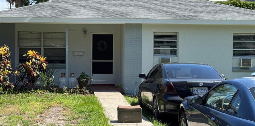House in Tampa, Florida 2 bedrooms, 85.28 sq.m. № 2104601