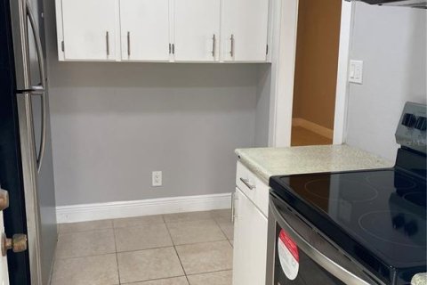 House in Tampa, Florida 2 bedrooms, 85.28 sq.m. № 2104601 - photo 10