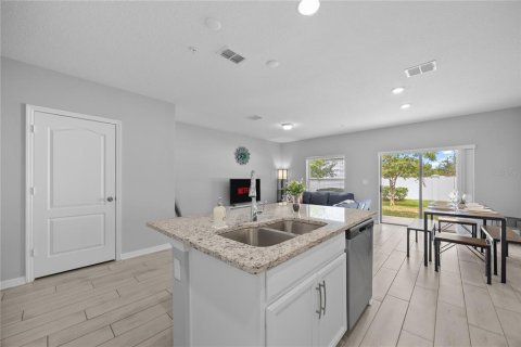 Townhouse in Sanford, Florida 3 bedrooms, 138.42 sq.m. № 2156458 - photo 5