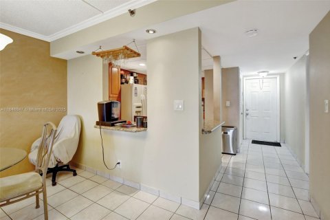 Condo in Davie, Florida, 2 bedrooms  № 1882286 - photo 8