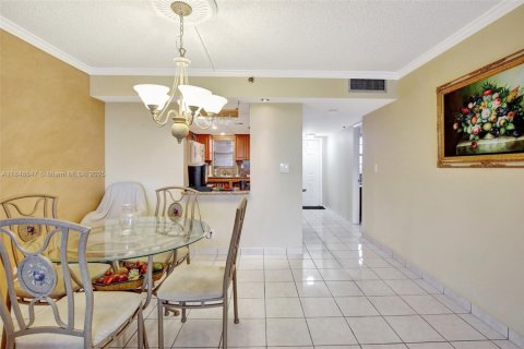 Condo in Davie, Florida, 2 bedrooms  № 1882286 - photo 9