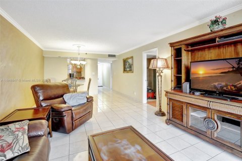 Condo in Davie, Florida, 2 bedrooms  № 1882286 - photo 15