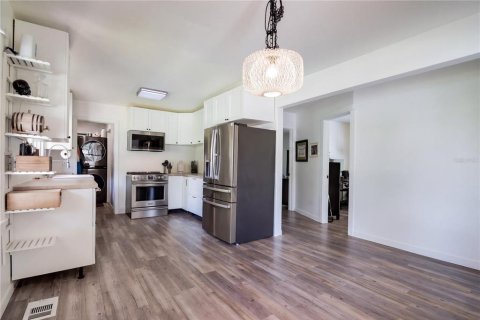 House in Orange City, Florida 2 bedrooms, 103.49 sq.m. № 2420192 - photo 6