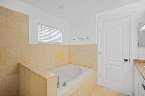 House in Lutz, Florida 3 bedrooms, 141.68 sq.m. № 1915364 - photo 17