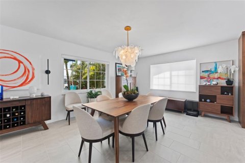 House in Apollo Beach, Florida 3 bedrooms, 194.54 sq.m. № 1838063 - photo 8