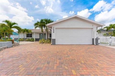 House in Apollo Beach, Florida 3 bedrooms, 194.54 sq.m. № 1838063 - photo 2