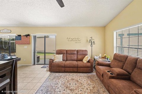 Casa en venta en Palm Harbor, Florida, 2 dormitorios, 89.65 m2 № 2223300 - foto 4