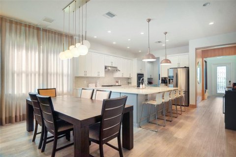 Casa en venta en Orlando, Florida, 5 dormitorios, 357.77 m2 № 1523440 - foto 23