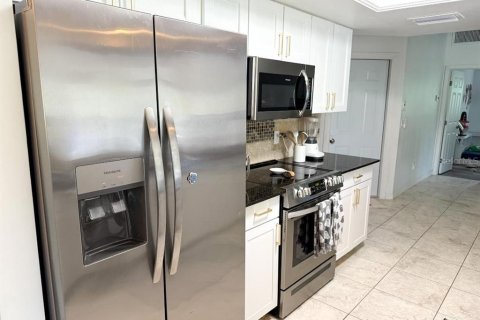 Casa en venta en North Fort Myers, Florida, 3 dormitorios, 130.06 m2 № 1648856 - foto 10