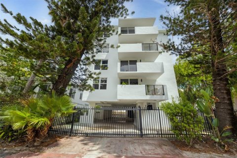 Condo in Miami Beach, Florida, 1 bedroom № 2378648