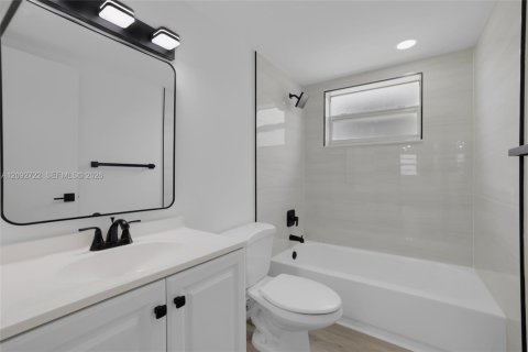 Condo in Miami Beach, Florida, 1 bedroom  № 2378648 - photo 17