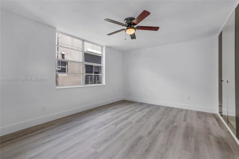 Condo in Miami Beach, Florida, 1 bedroom  № 2378648 - photo 19
