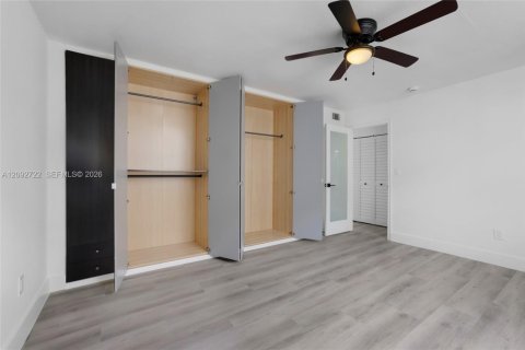 Condo in Miami Beach, Florida, 1 bedroom  № 2378648 - photo 24