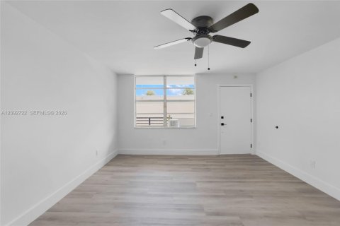 Condo in Miami Beach, Florida, 1 bedroom  № 2378648 - photo 6