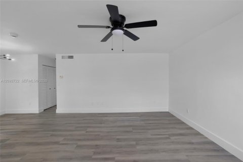 Condo in Miami Beach, Florida, 1 bedroom  № 2378648 - photo 30