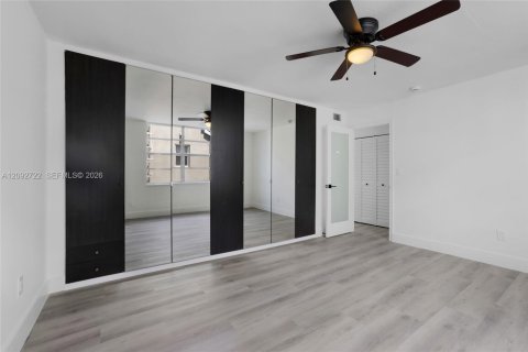 Condo in Miami Beach, Florida, 1 bedroom  № 2378648 - photo 23