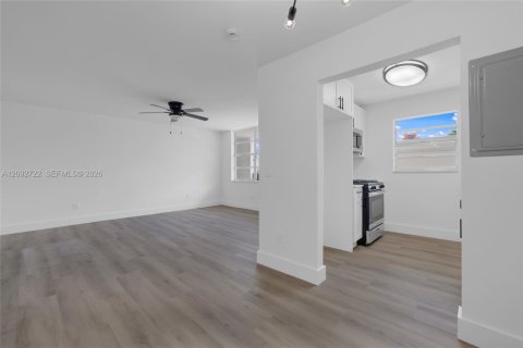 Condo in Miami Beach, Florida, 1 bedroom  № 2378648 - photo 11