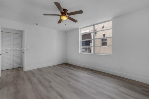 Condo in Miami Beach, Florida, 1 bedroom  № 2378648 - photo 25