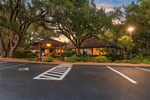 Immobilier commercial à vendre à Crystal River, Floride: 1056.21 m2 № 2389347 - photo 2