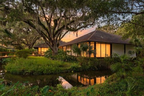Immobilier commercial à Crystal River, Floride 1056.21 m2 № 2389347