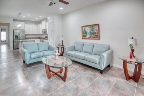 Villa ou maison à vendre à Poinciana, Floride: 2 chambres, 139.26 m2 № 2410360 - photo 11