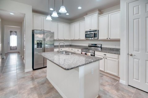 Villa ou maison à vendre à Poinciana, Floride: 2 chambres, 139.26 m2 № 2410360 - photo 4