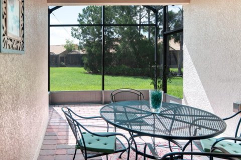 Villa ou maison à vendre à Poinciana, Floride: 2 chambres, 139.26 m2 № 2410360 - photo 3