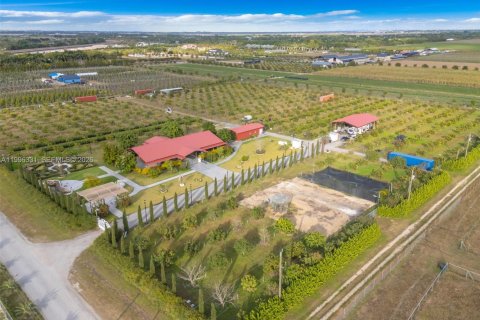 Купить коммерческую недвижимость в Майами, Флорида № 2058386 - фото 6