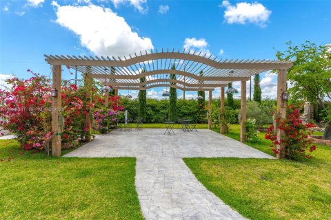 Купить коммерческую недвижимость в Майами, Флорида № 2058386 - фото 19