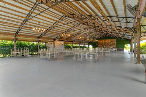 Купить коммерческую недвижимость в Майами, Флорида № 2058386 - фото 14