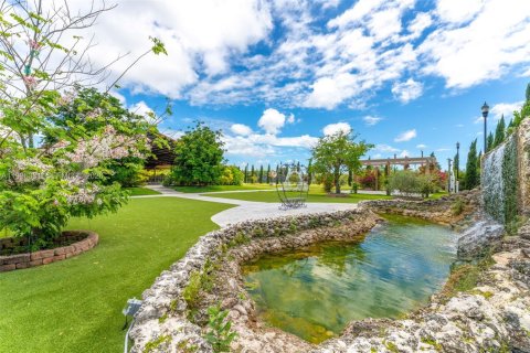 Купить коммерческую недвижимость в Майами, Флорида № 2058386 - фото 11