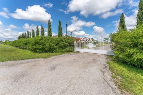 Купить коммерческую недвижимость в Майами, Флорида № 2058386 - фото 30