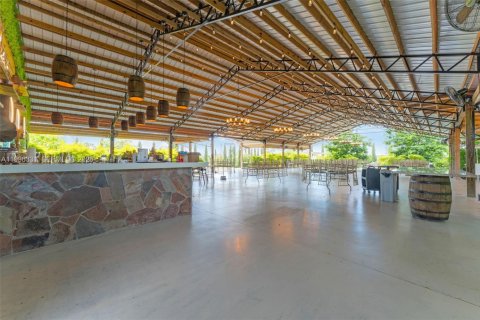 Купить коммерческую недвижимость в Майами, Флорида № 2058386 - фото 15