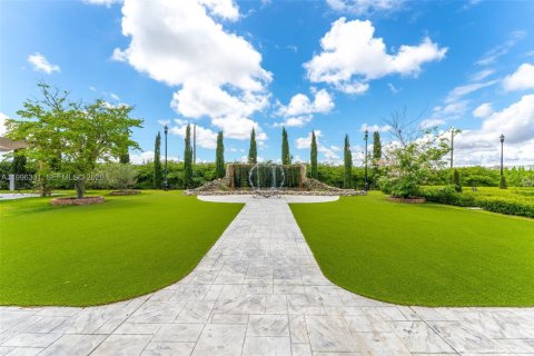 Купить коммерческую недвижимость в Майами, Флорида № 2058386 - фото 17