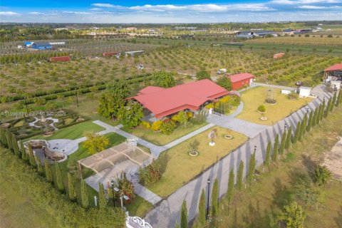 Купить коммерческую недвижимость в Майами, Флорида № 2058386 - фото 10