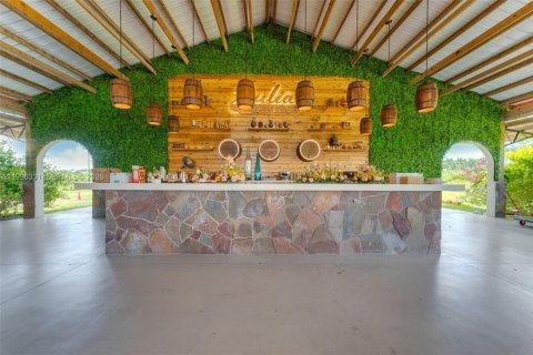 Купить коммерческую недвижимость в Майами, Флорида № 2058386 - фото 13