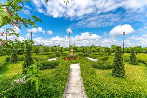 Купить коммерческую недвижимость в Майами, Флорида № 2058386 - фото 16